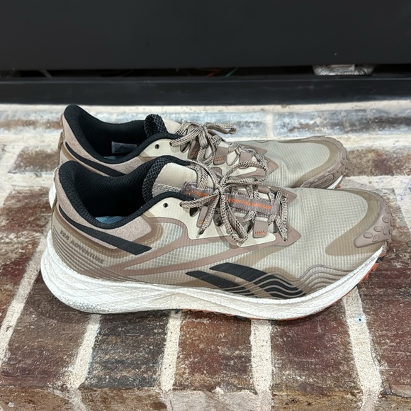 Men’s Reebok Runners - Picture 3 of 6